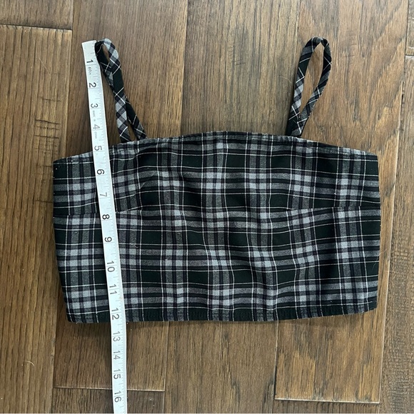 V&X Cropped Tank Top - Picture 5 of 6